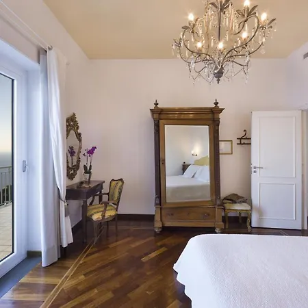 Sleeps 8 Pool Air Con *