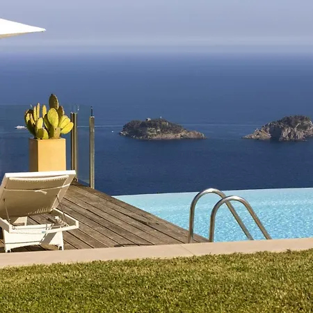 Sleeps 8 Pool Air Con *