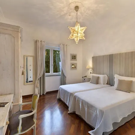Villa Sleeps 8 Pool Air Con *