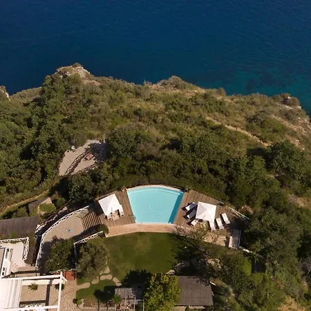 Sleeps 8 Pool Air Con Villa